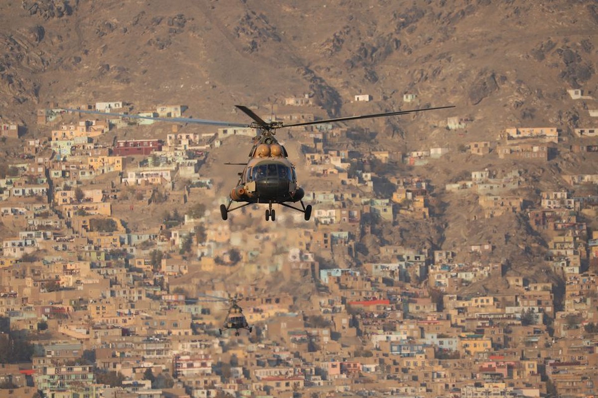 Dan vu khi cuc khung Taliban mang ra duyet binh tai Kabul-Hinh-9