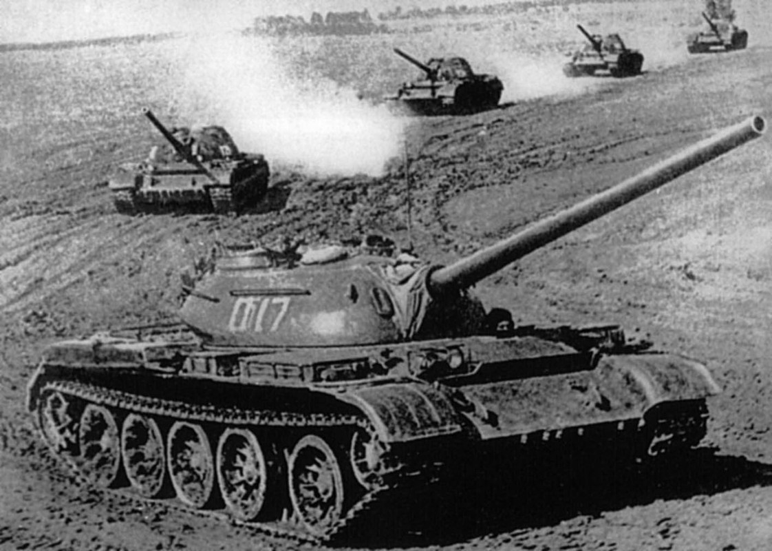 Day la cach huyen thoai xe tang T-54 duoc ra doi-Hinh-13