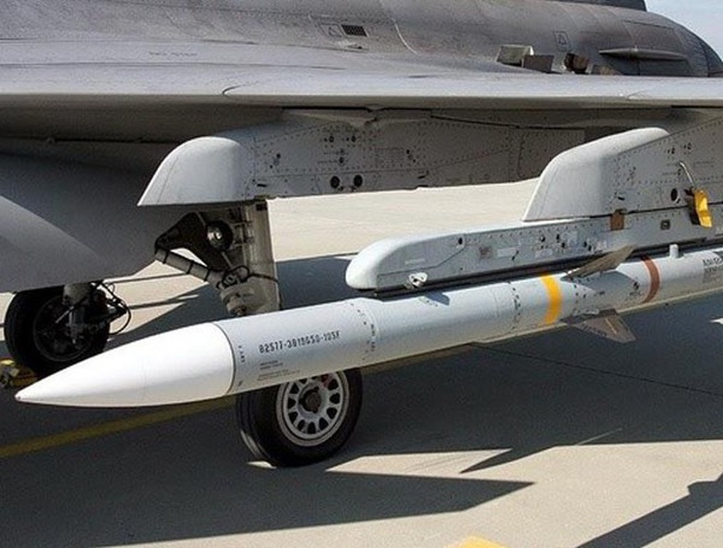 “Dai gia” Arab Saudi: Dung ten lua AIM-120 ban ha UAV-Hinh-2