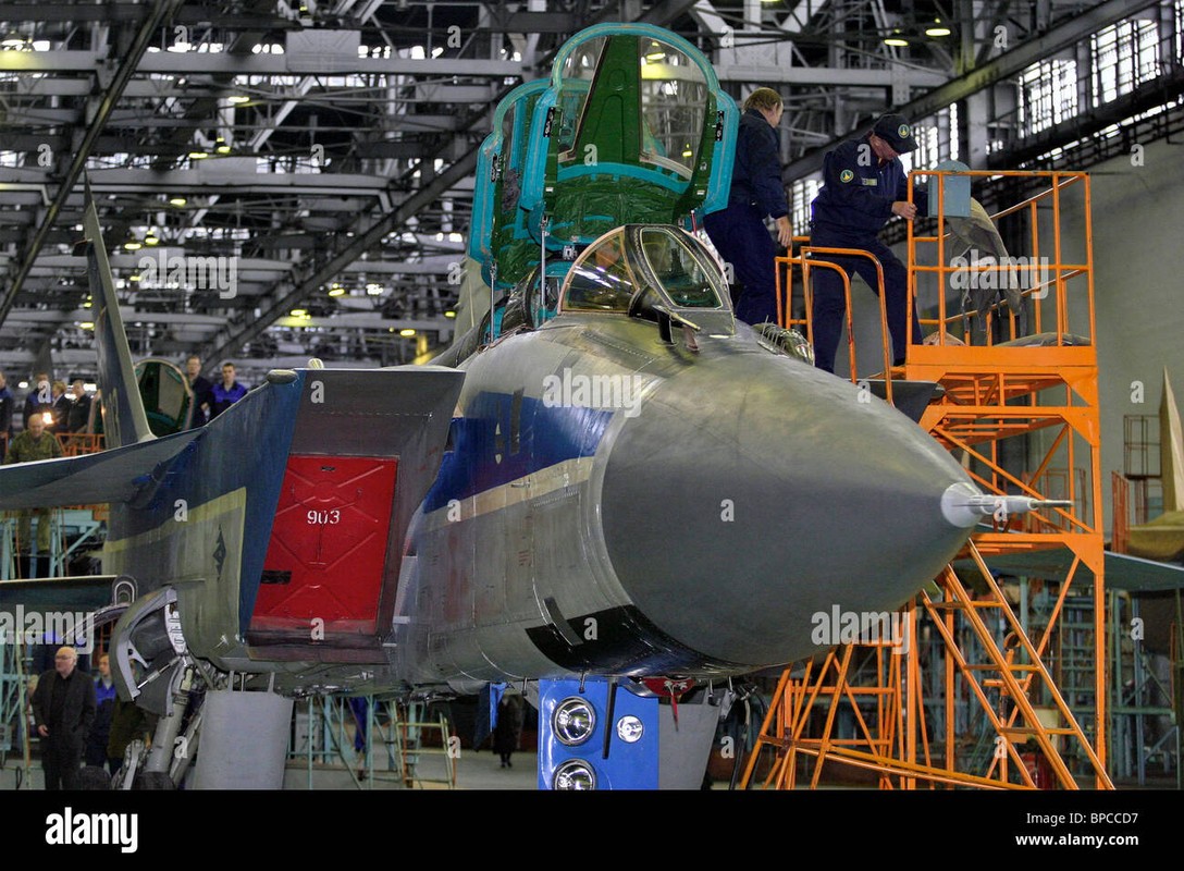 Tiem kich MiG-31 cua Nga duoc hien dai hoa len tam “sieu danh chan”-Hinh-2