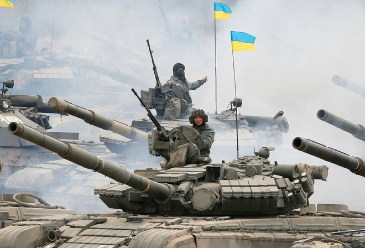 Dai quan Ukraine ap sat Donbass, cang thang Ukraine - Belarus leo thang-Hinh-2
