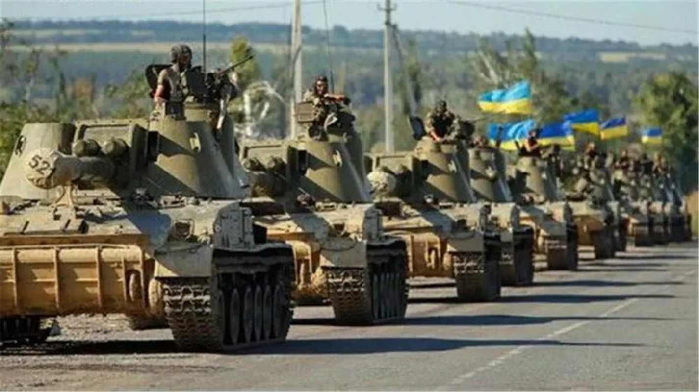 Dai quan Ukraine ap sat Donbass, cang thang Ukraine - Belarus leo thang-Hinh-4