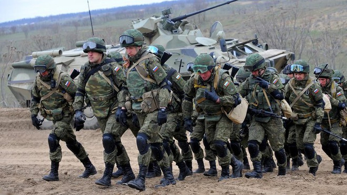 Phao phan luc BM-21 cua Ukraine ram rap keo den Donbass-Hinh-12