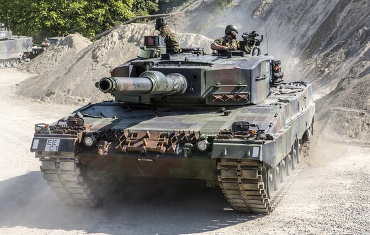 Ukraine sap nhan xe tang Leopard-2 vien tro, san sang doi dau T-90?-Hinh-10