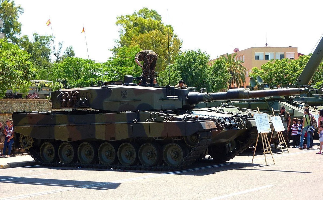 Ukraine sap nhan xe tang Leopard-2 vien tro, san sang doi dau T-90?-Hinh-5