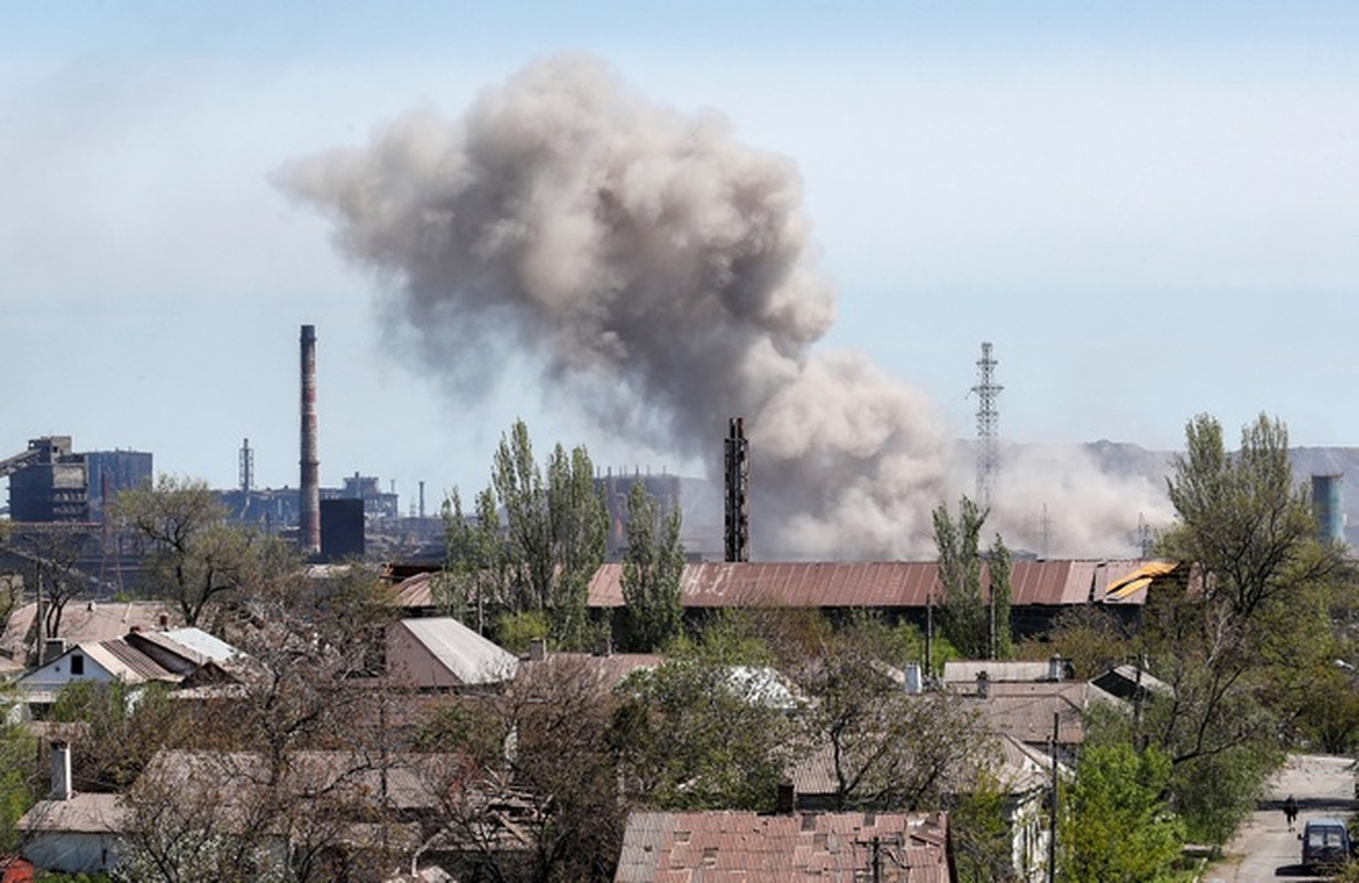 Mặt trận Donbass ác liệt, Nga đã đưa siêu pháo 2S7 Pion vào trận - Hình 13 Mat tran Donbass ac liet, Nga da dua sieu phao 2S7 Pion vao tran-Hinh-13