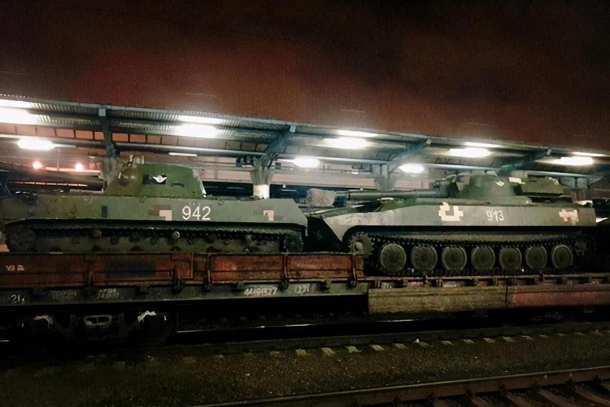 Mặt trận Donbass ác liệt, Nga đã đưa siêu pháo 2S7 Pion vào trận - Hình 3 Mat tran Donbass ac liet, Nga da dua sieu phao 2S7 Pion vao tran-Hinh-3