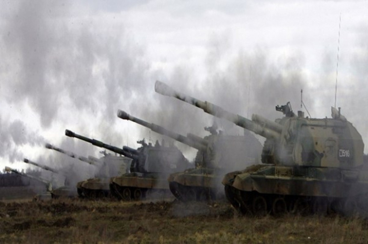 Mặt trận Donbass ác liệt, Nga đã đưa siêu pháo 2S7 Pion vào trận - Hình 5 Mat tran Donbass ac liet, Nga da dua sieu phao 2S7 Pion vao tran-Hinh-5