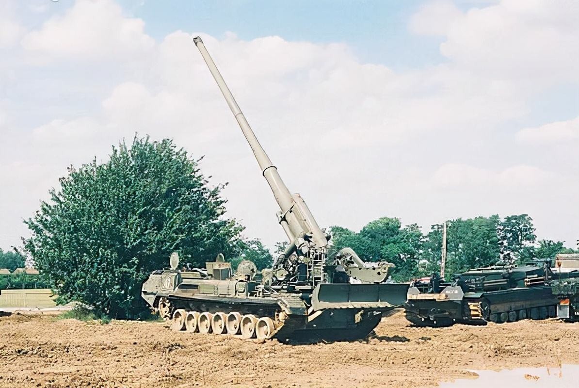 Mặt trận Donbass ác liệt, Nga đã đưa siêu pháo 2S7 Pion vào trận - Hình 6 Mat tran Donbass ac liet, Nga da dua sieu phao 2S7 Pion vao tran-Hinh-6