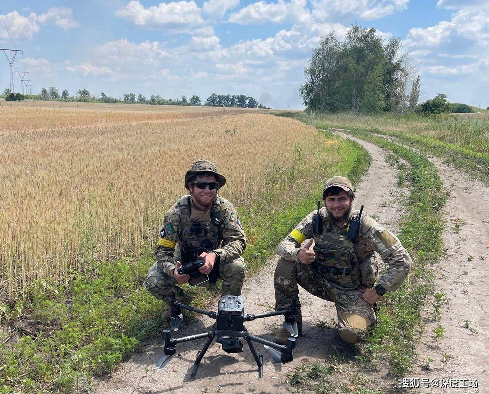 Tại sao 8.000 quân Ukraine thoát khỏi Sieverodonetsk-Lisichansk an toàn? - Hình 10 Tai sao 8.000 quan Ukraine thoat khoi Sieverodonetsk-Lisichansk an toan?-Hinh-10
