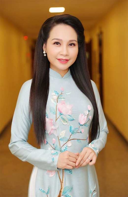Chan dung nu MC VTV che chung ket Miss World Vietnam “qua le the“-Hinh-3