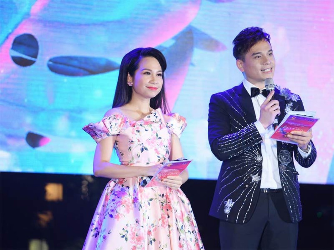 Chan dung nu MC VTV che chung ket Miss World Vietnam “qua le the“-Hinh-5
