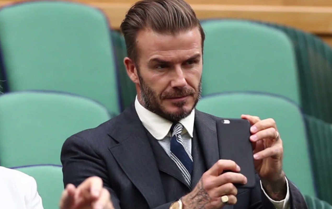 Bi vo quay len khi dang vat va selfie, David Beckham lo ma dien thoai yeu thich-Hinh-6