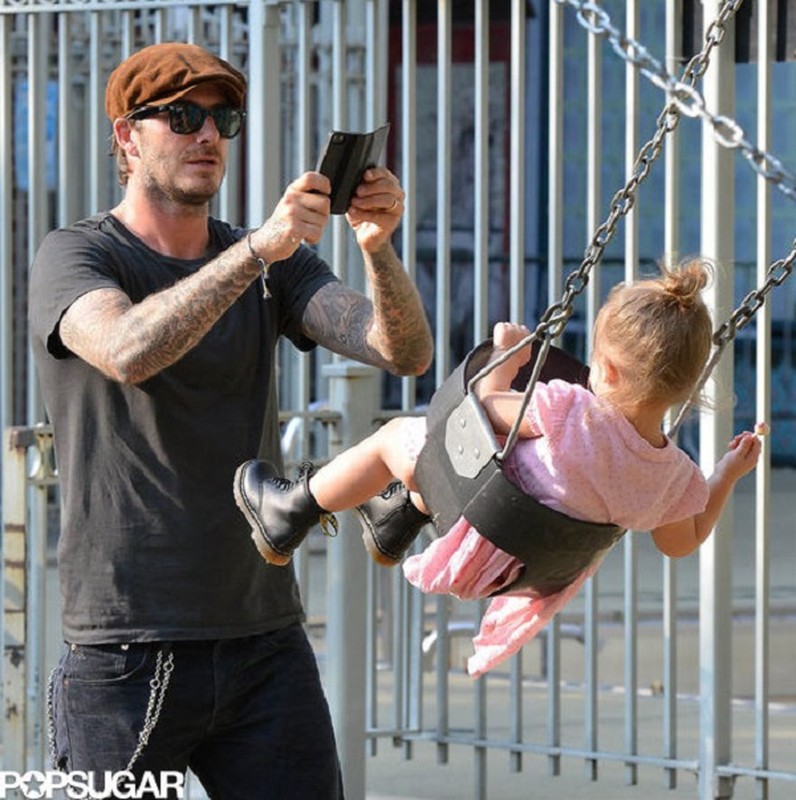 Bi vo quay len khi dang vat va selfie, David Beckham lo ma dien thoai yeu thich-Hinh-7