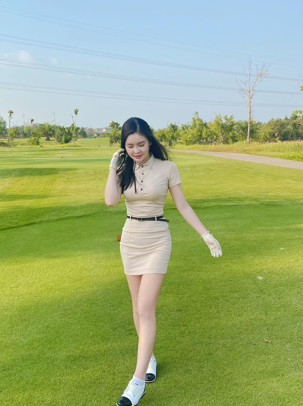 Hot girl Da Nang noi tieng voi danh xung “my nhan dep nhat san golf”