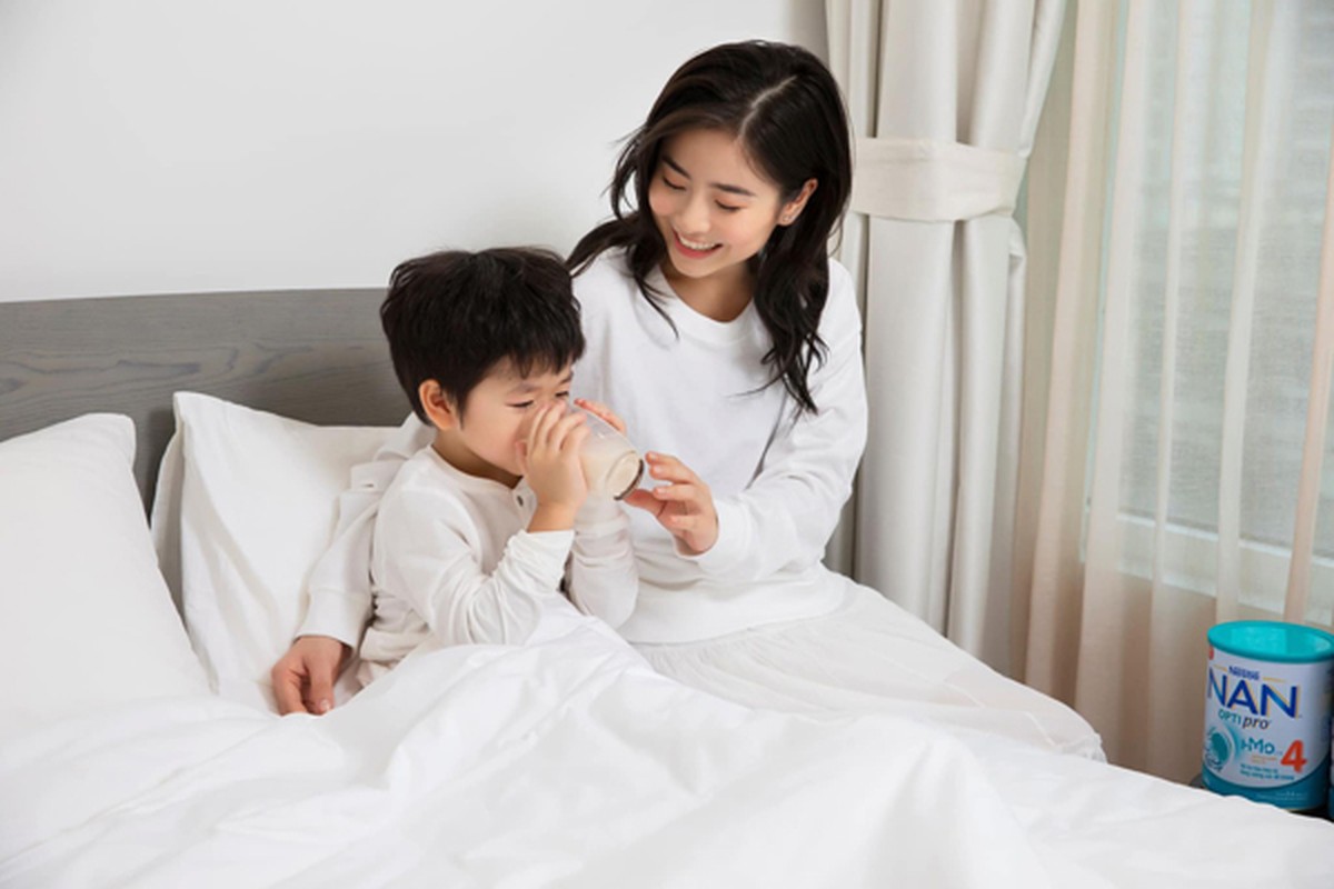 Hot mom Nam Thương mặc gì được báo Trung khen “mẹ bầu đẹp nhất”? - Hình 10 Hot mom Nam Thuong mac gi duoc bao Trung khen “me bau dep nhat”?-Hinh-10
