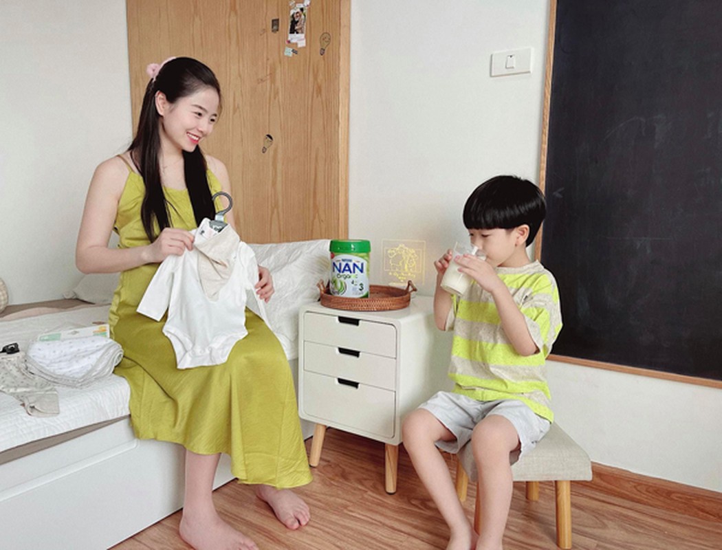 Hot mom Nam Thương mặc gì được báo Trung khen “mẹ bầu đẹp nhất”? - Hình 8 Hot mom Nam Thuong mac gi duoc bao Trung khen “me bau dep nhat”?-Hinh-8