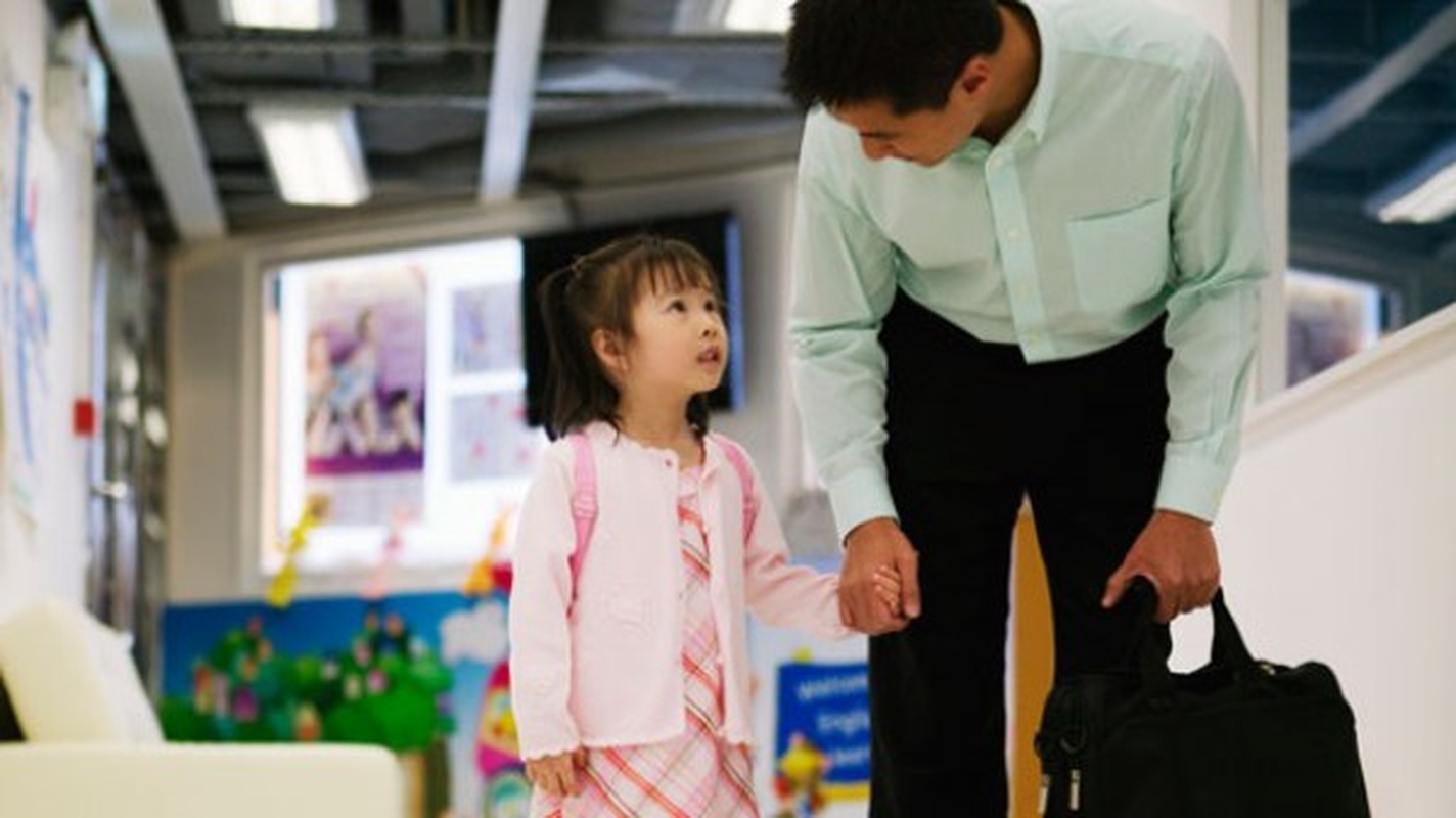Con bạn sợ ma, hãy làm tuần tự 9 bước này để giúp bé can đảm - Hình 6 Con ban so ma, hay lam tuan tu 9 buoc nay de giup be can dam-Hinh-6