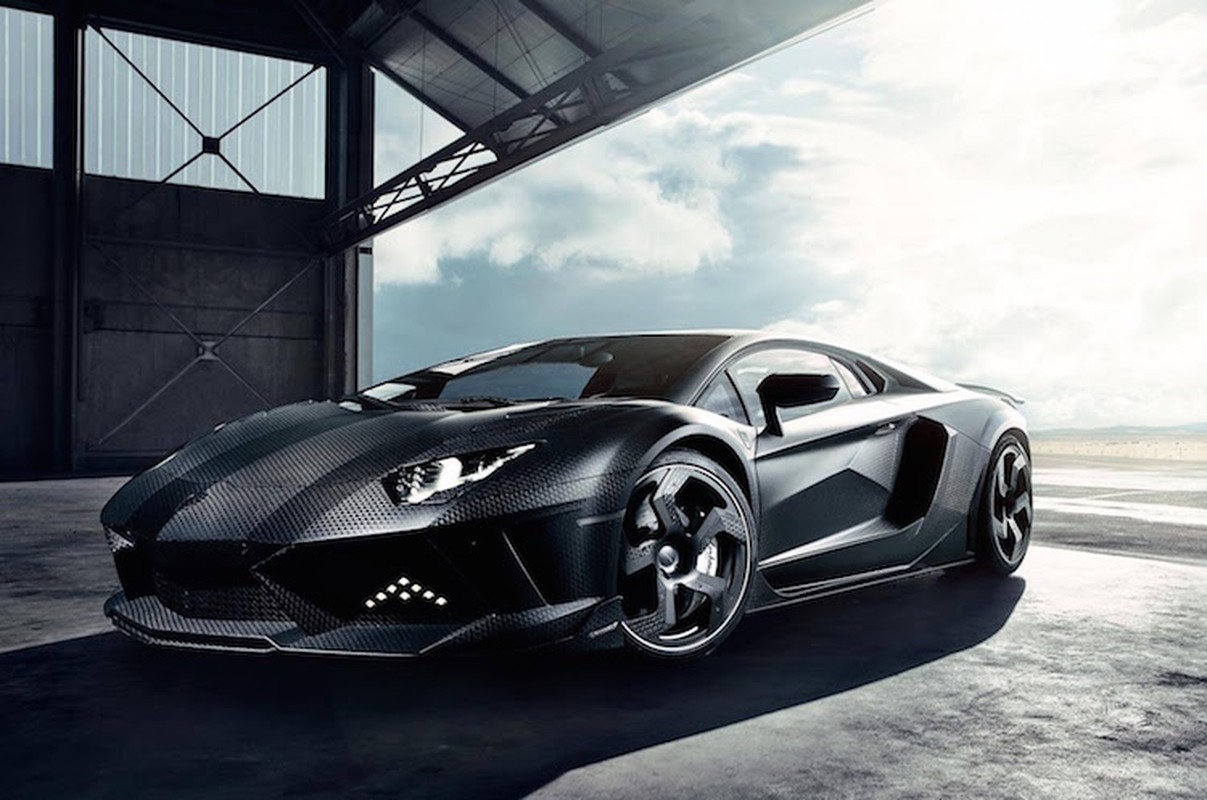 An tuong voi 2 ban do Lamborghini Aventador “hang khung“