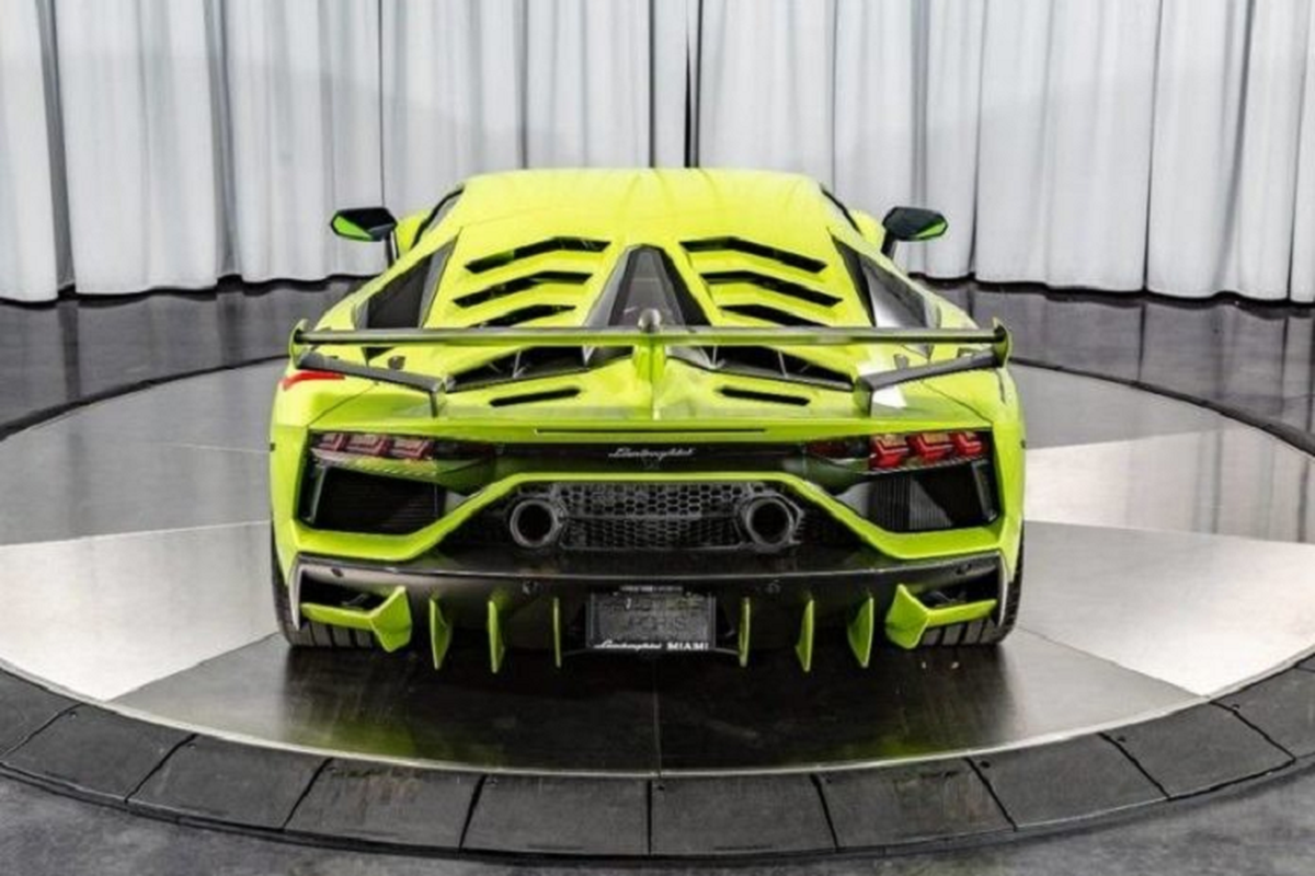 Sieu xe Lamborghini Aventador SVJ son da quang cuc hiem-Hinh-7