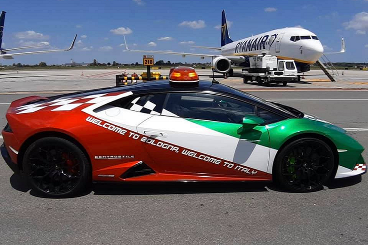 Sieu xe Lamborghini Huracan EVO dan duong tai san bay Bologna-Hinh-3