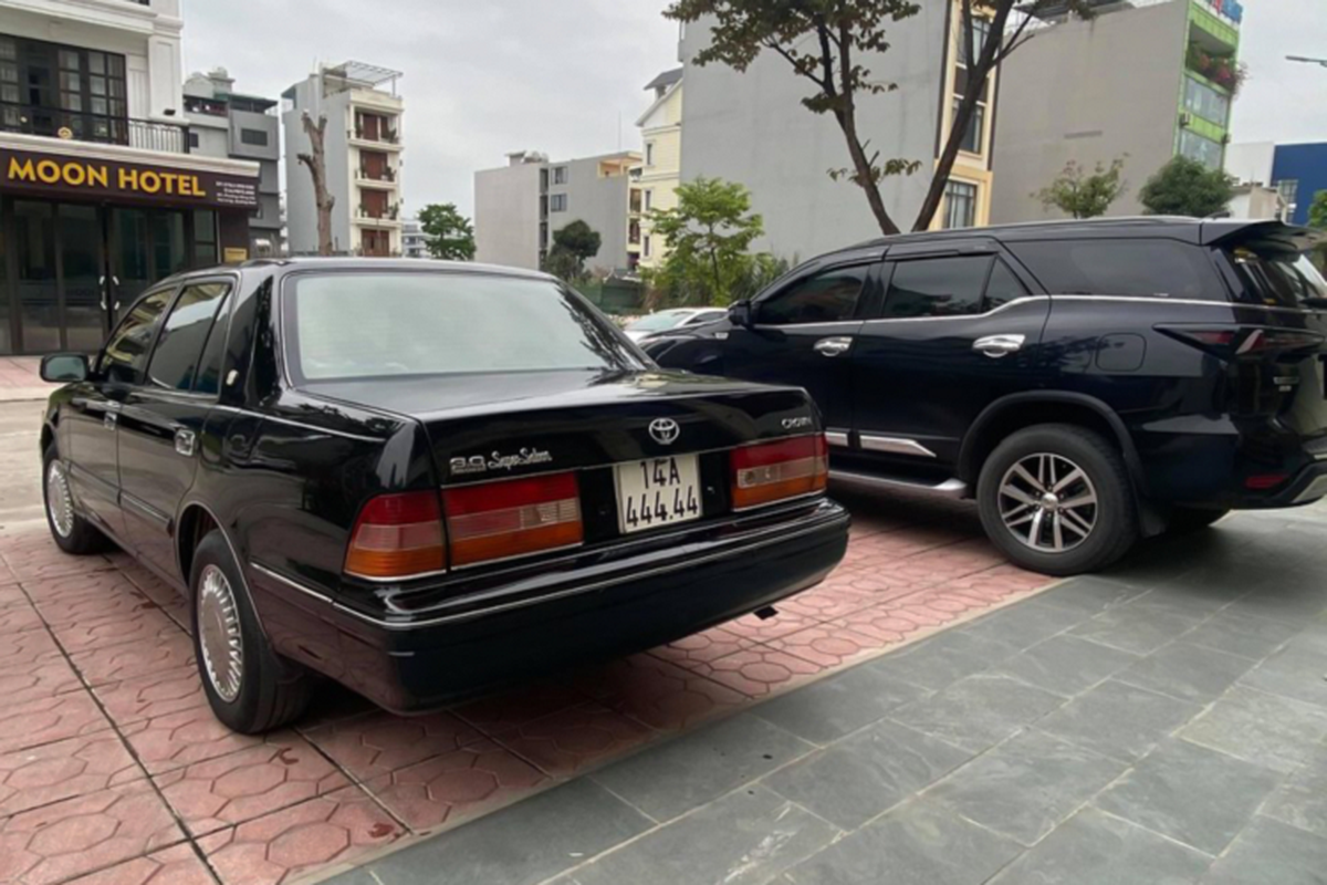 “Xe bo truong” Toyota Crown bien ngu quy gan 800 trieu o Quang Ninh-Hinh-9