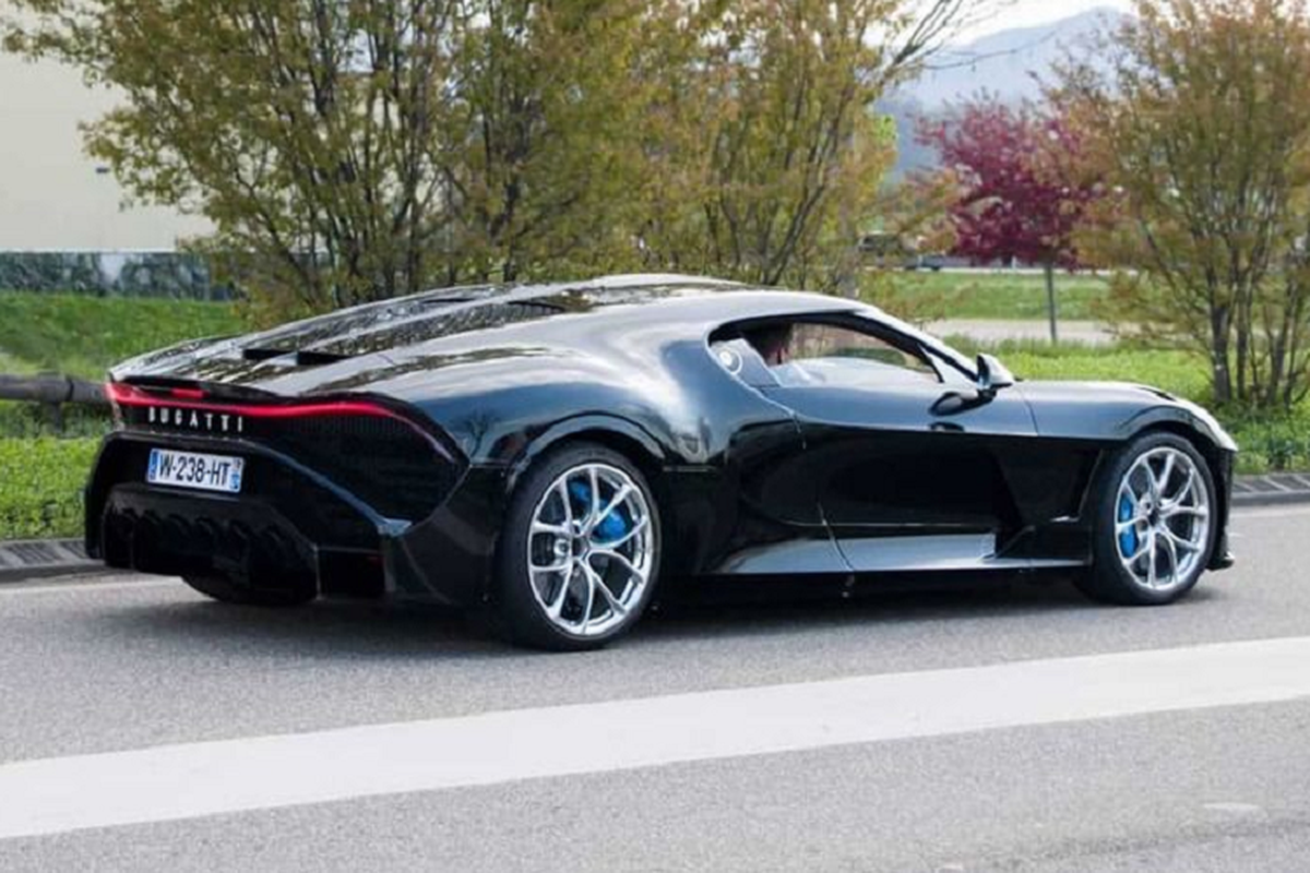 Sieu xe Bugatti La Voiture Noire 429 ty dong lan dau xuong pho-Hinh-3