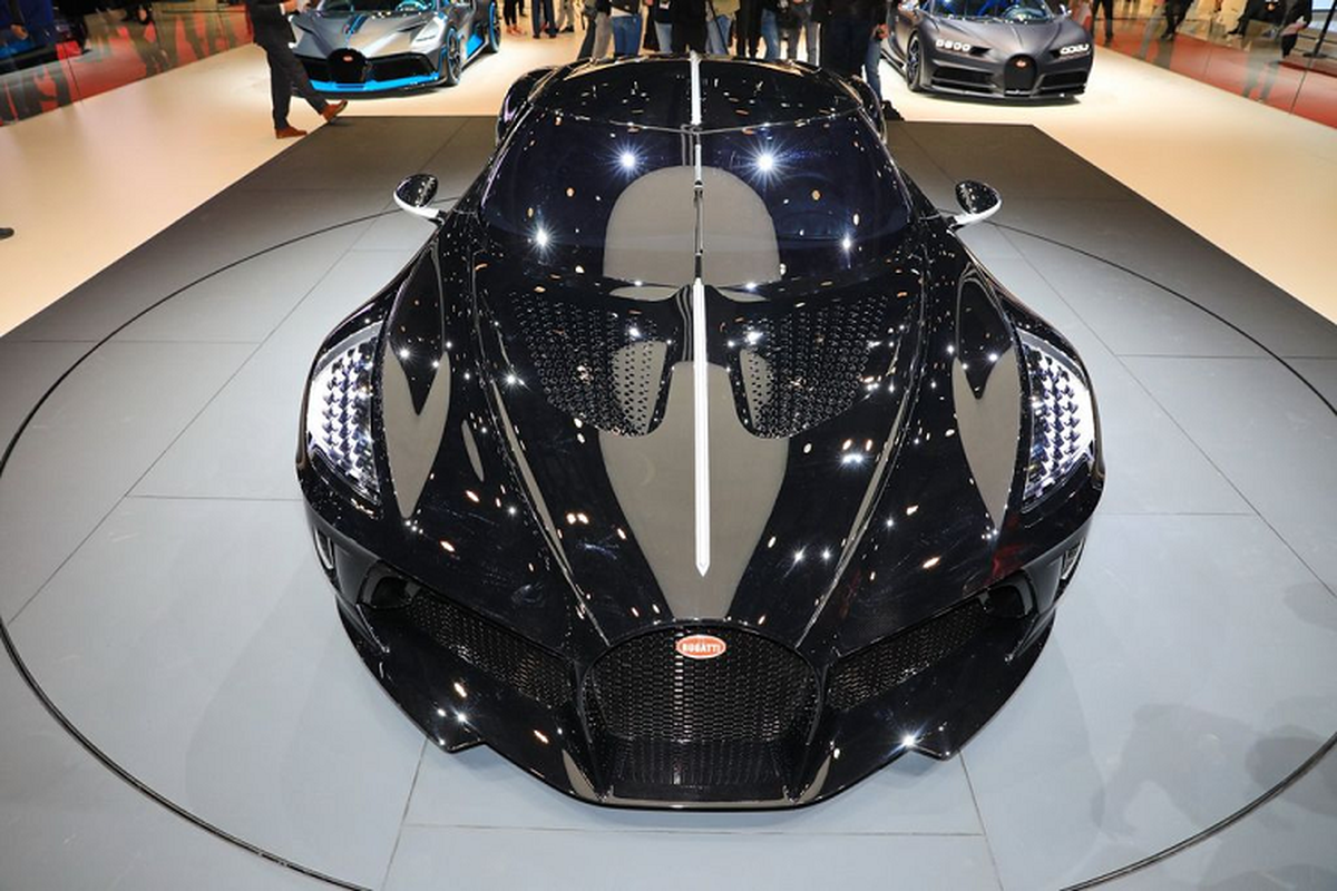 Sieu xe Bugatti La Voiture Noire 429 ty dong lan dau xuong pho-Hinh-4