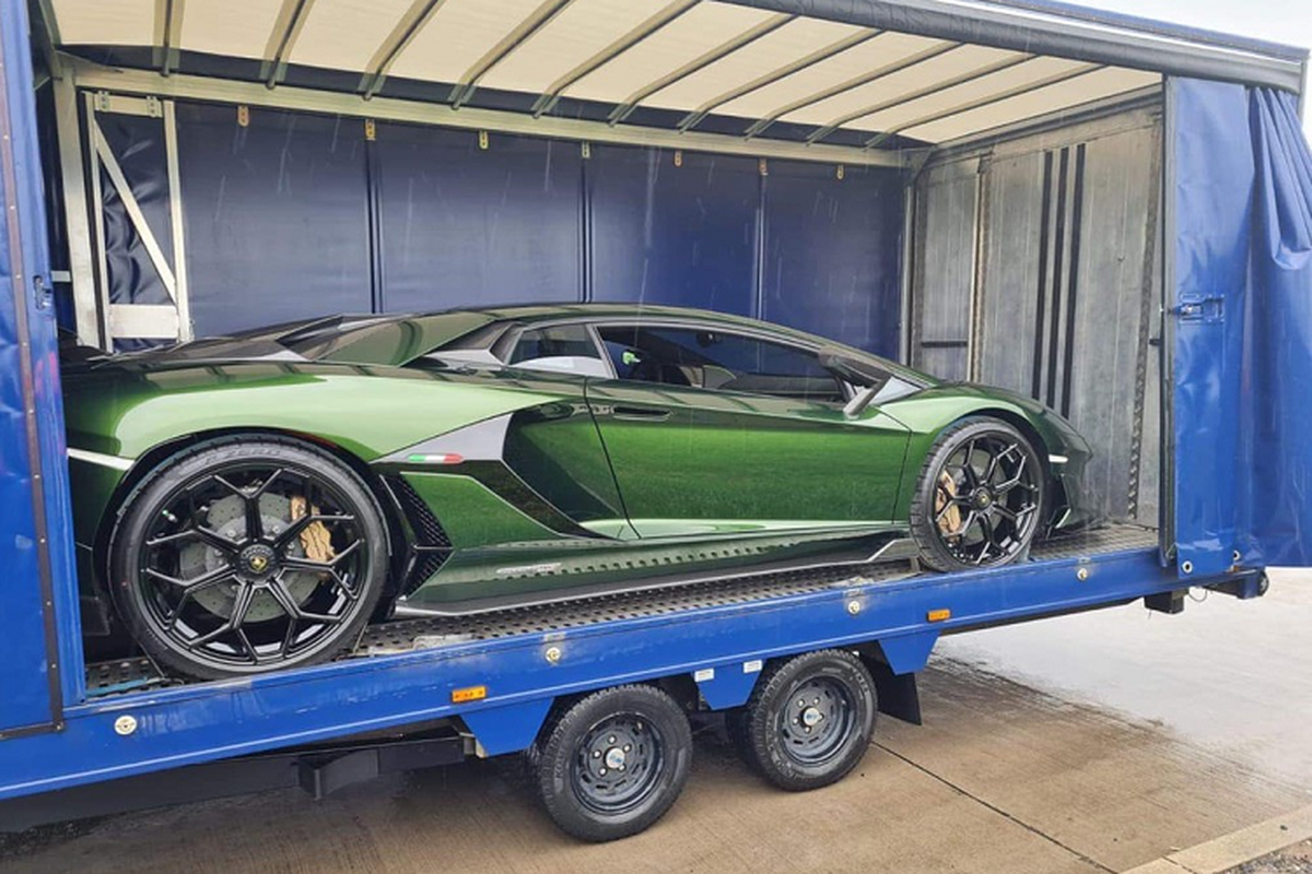 Lamborghini Aventador SVJ Coupe returns to the country with a super cool son - Picture-2