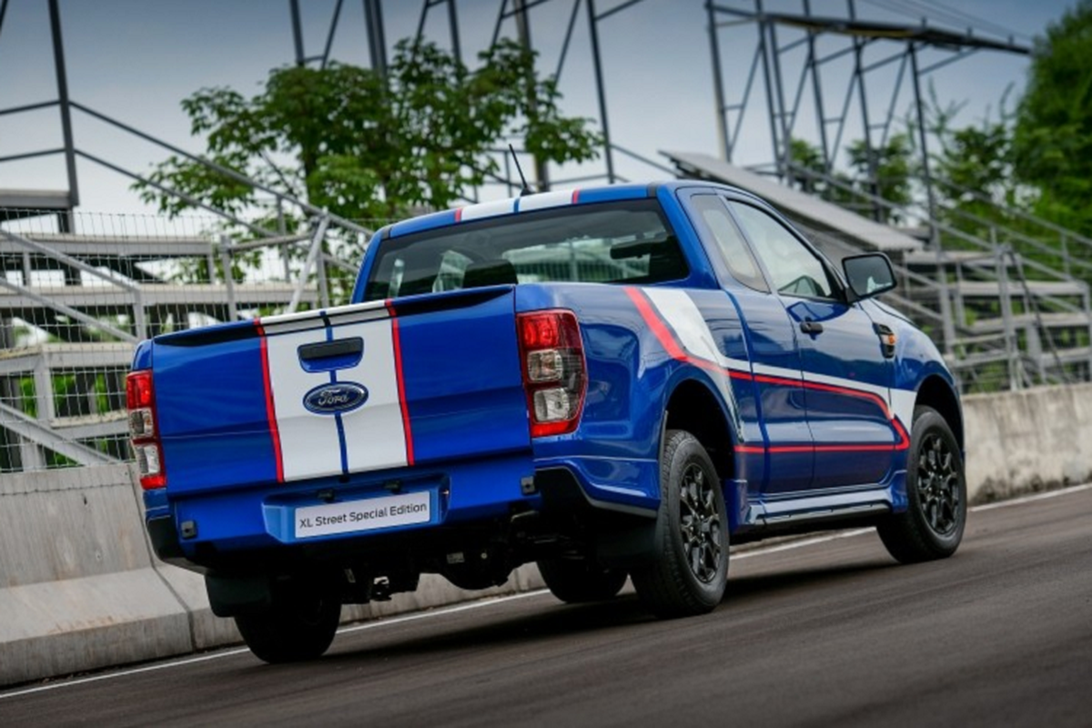 Ven man Ford Ranger 2021 dac biet mau son phong cach xe dua-Hinh-9