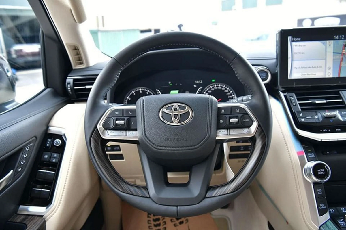 Toyota Land Cruiser 2022 bat ngo 