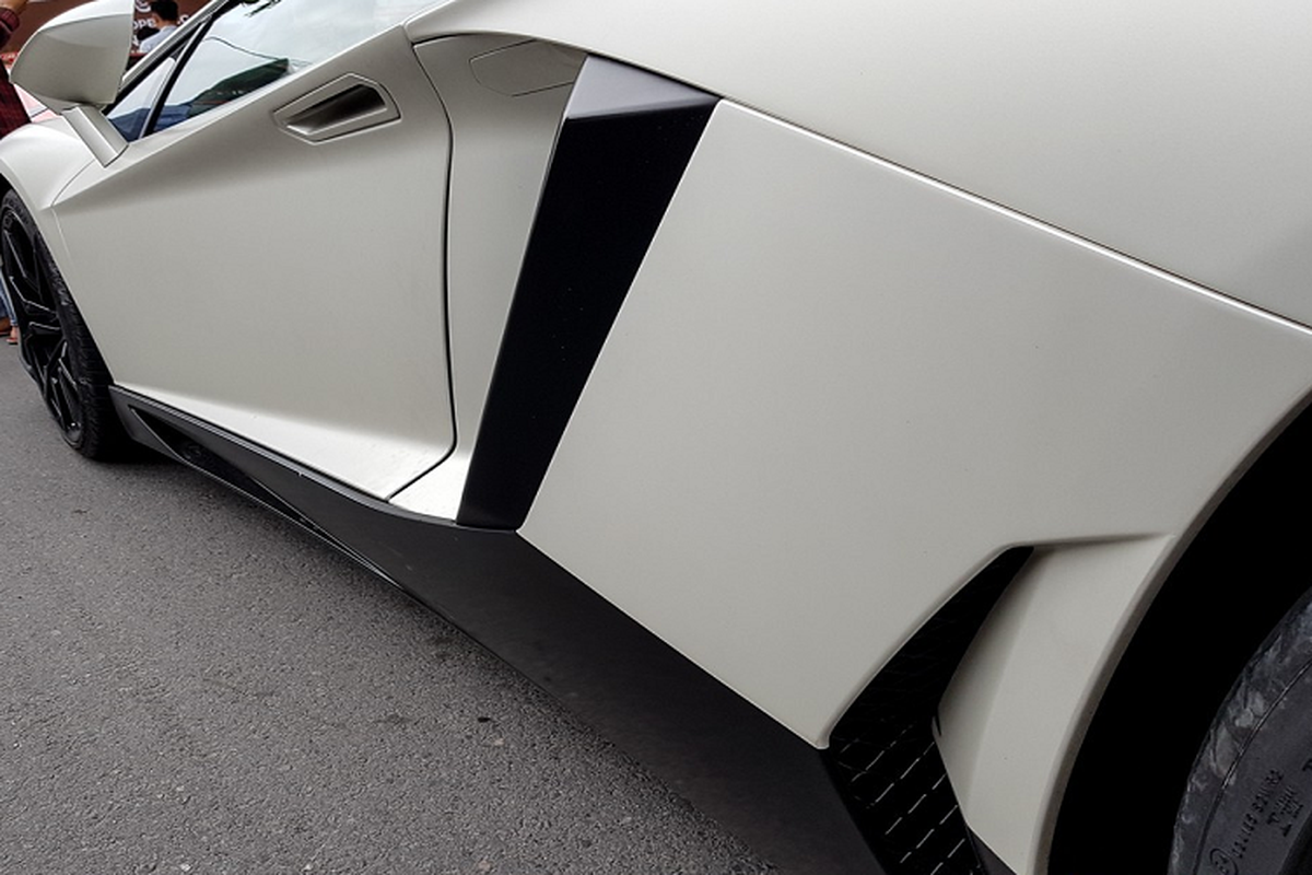 Chiec Lamborghini Aventador LP700-4 do khung ve 