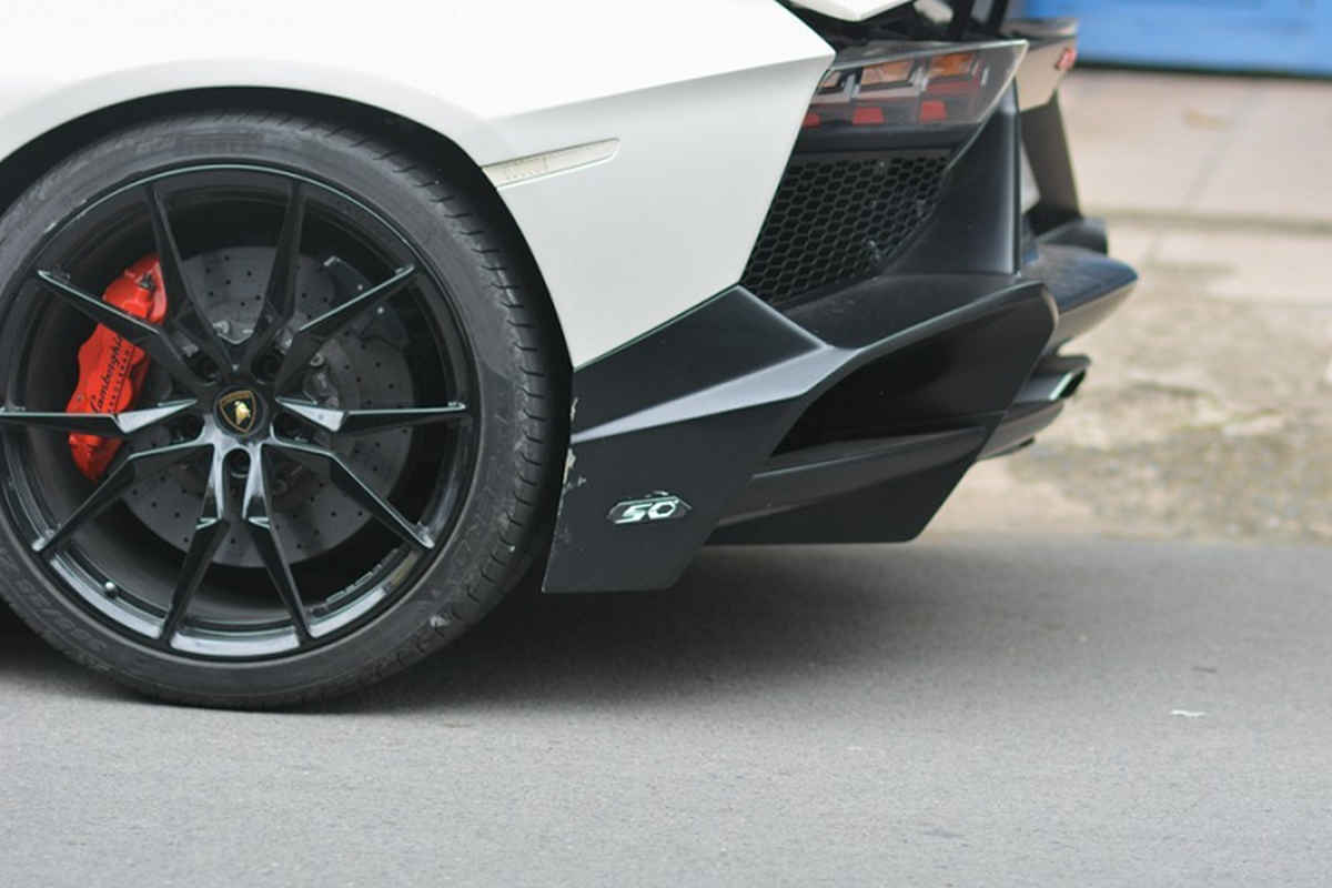Chiec Lamborghini Aventador LP700-4 do khung ve 