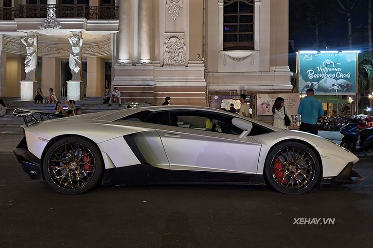 Lamborghini Aventador 50th Anniversario kich doc 