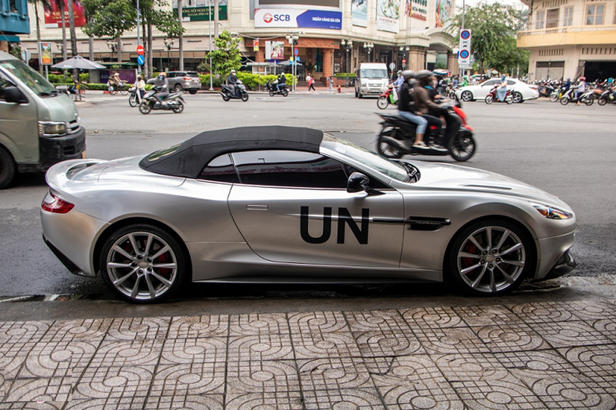 Chiec Aston Martin Vanquish mui tran doc nhat Viet Nam cua 
