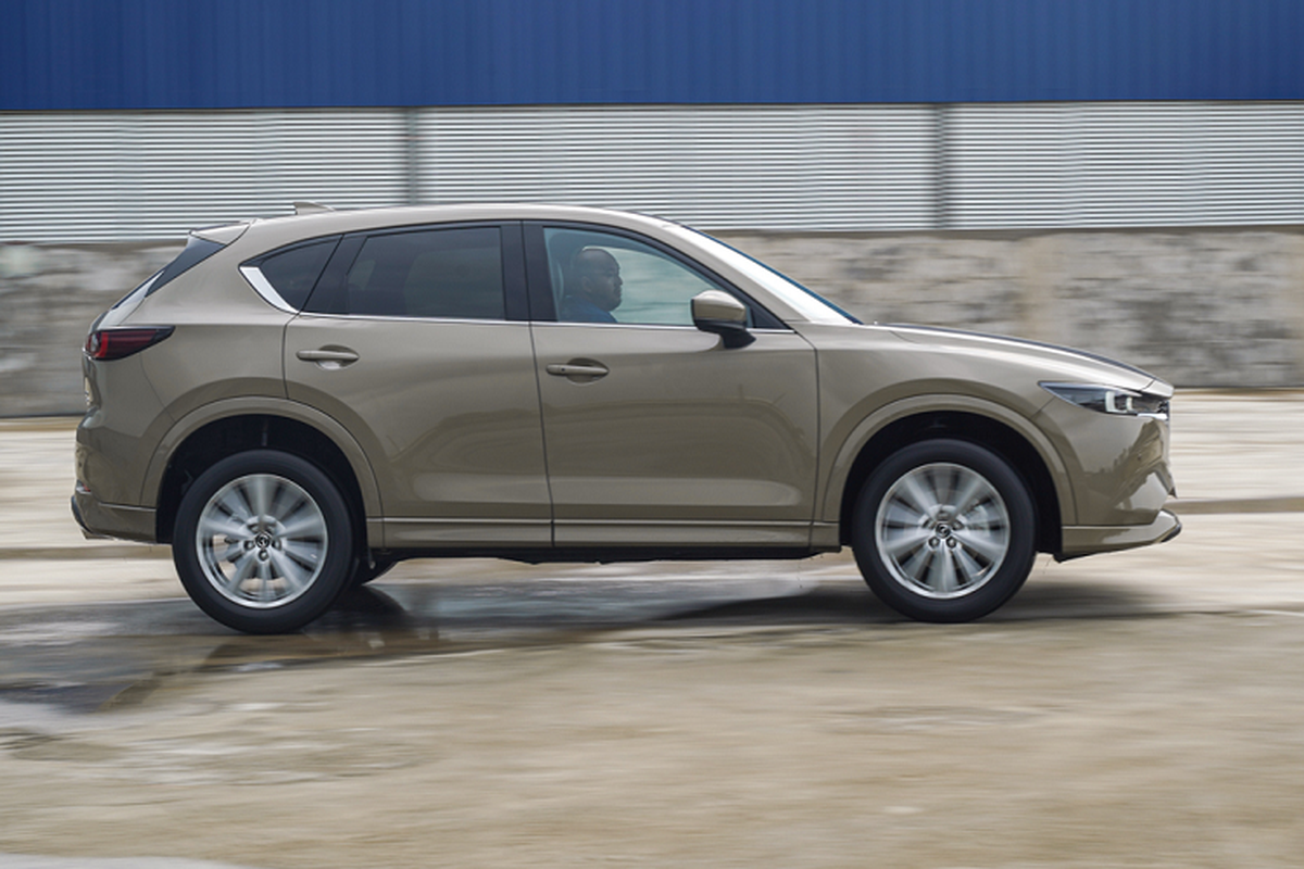 Mazda CX-5 2023 bản nâng cấp sẽ về Việt Nam vào cuối năm nay? - Hình 9 Mazda CX-5 2023 ban nang cap se ve Viet Nam vao cuoi nam nay?-Hinh-9