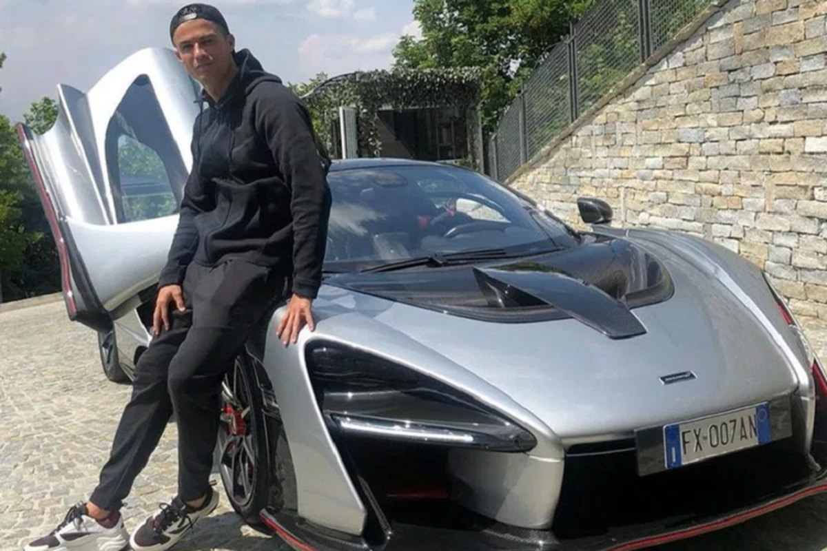 Nếu rời MU, Cristiano Ronaldo sẽ lại phải chuyển cả dàn siêu xe khủng - Hình 2 Neu roi MU, Cristiano Ronaldo se lai phai chuyen ca dan sieu xe khung-Hinh-2