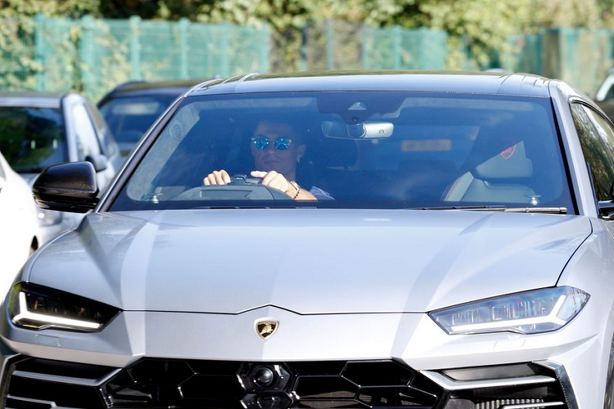 Nếu rời MU, Cristiano Ronaldo sẽ lại phải chuyển cả dàn siêu xe khủng - Hình 3 Neu roi MU, Cristiano Ronaldo se lai phai chuyen ca dan sieu xe khung-Hinh-3