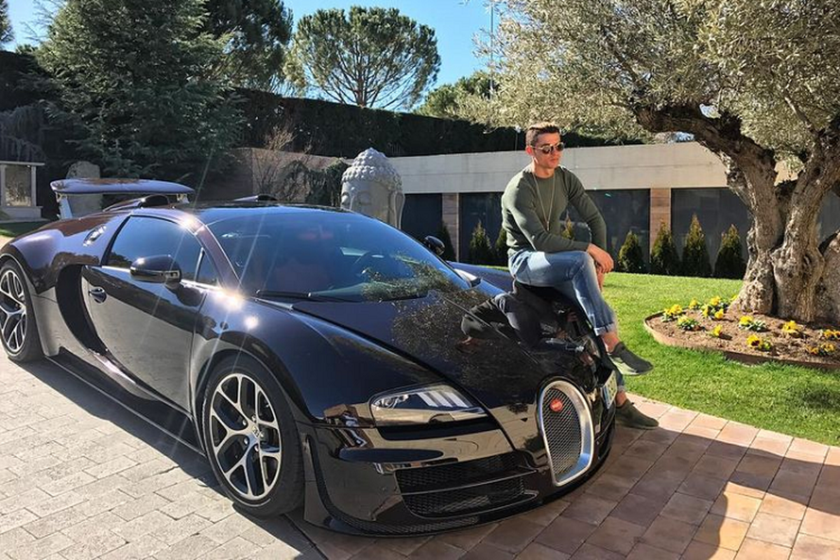 Nếu rời MU, Cristiano Ronaldo sẽ lại phải chuyển cả dàn siêu xe khủng - Hình 6 Neu roi MU, Cristiano Ronaldo se lai phai chuyen ca dan sieu xe khung-Hinh-6