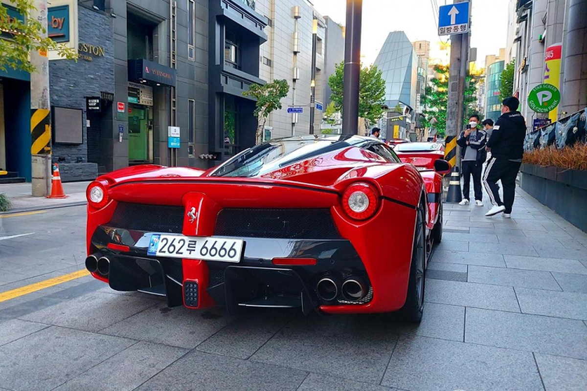 Cặp đôi Ferrari LaFerrari Aperta siêu hiếm của đại gia Hàn Quốc - Hình 3 Cap doi Ferrari LaFerrari Aperta sieu hiem cua dai gia Han Quoc-Hinh-3