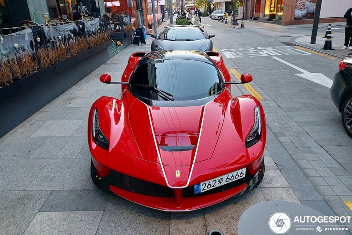 Cặp đôi Ferrari LaFerrari Aperta siêu hiếm của đại gia Hàn Quốc Cap doi Ferrari LaFerrari Aperta sieu hiem cua dai gia Han Quoc