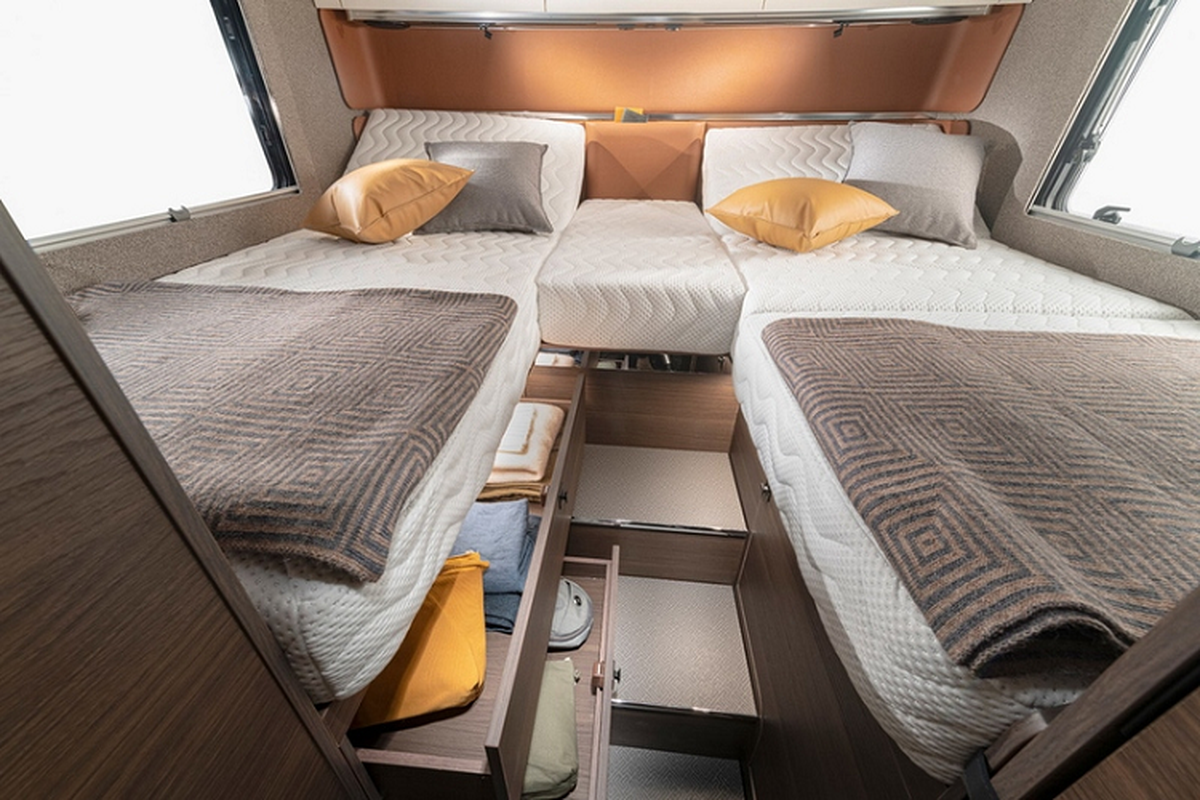 Mercedes-Benz Sprinter độ Adria - "nhà di động" từ hơn 3,3 tỷ đồng - Hình 4 Mercedes-Benz Sprinter do Adria -