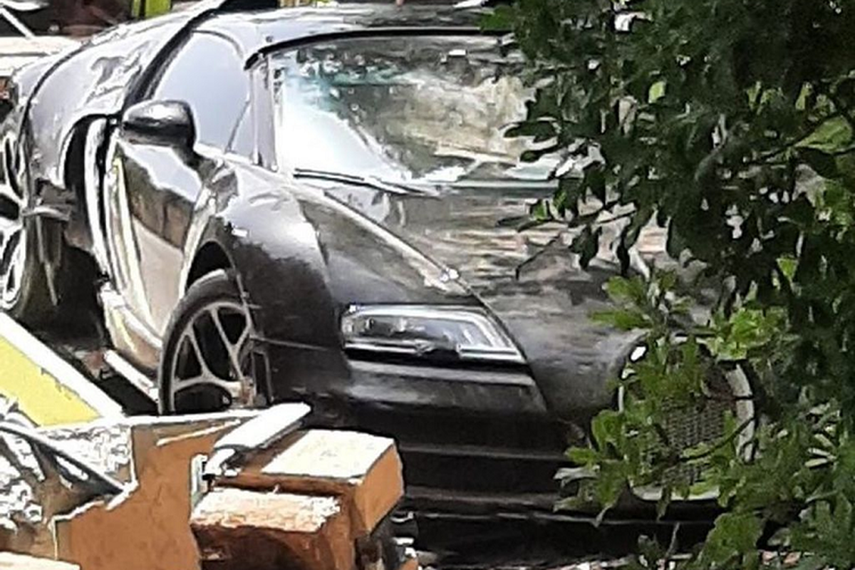 Rolls-Royce Cullinan của Cristiano Ronaldo bị "khoá chân" vì đỗ sai - Hình 6 Rolls-Royce Cullinan cua Cristiano Ronaldo bi