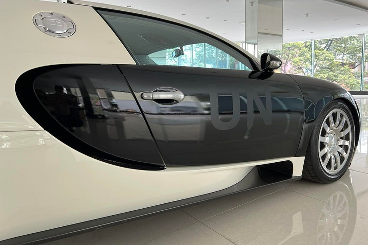 Bugatti Veyron gần 50 tỷ, “độc nhất Việt Nam” thay áo mới - Hình 4 Bugatti Veyron gan 50 ty, “doc nhat Viet Nam” thay ao moi-Hinh-4