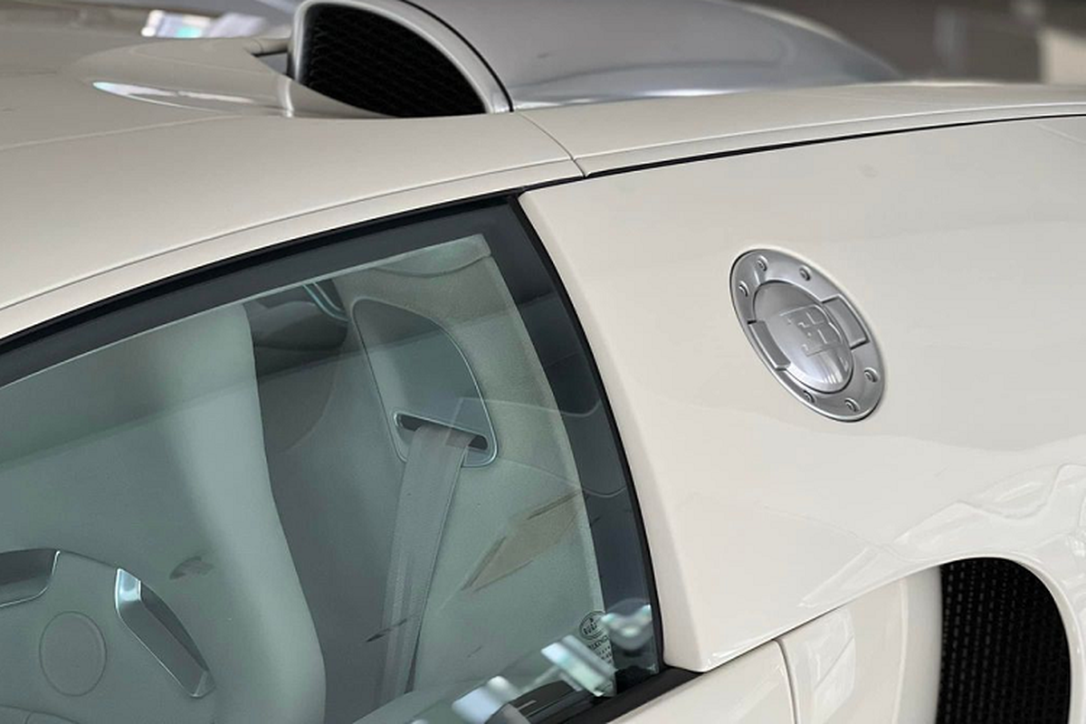 Bugatti Veyron gần 50 tỷ, “độc nhất Việt Nam” thay áo mới - Hình 5 Bugatti Veyron gan 50 ty, “doc nhat Viet Nam” thay ao moi-Hinh-5