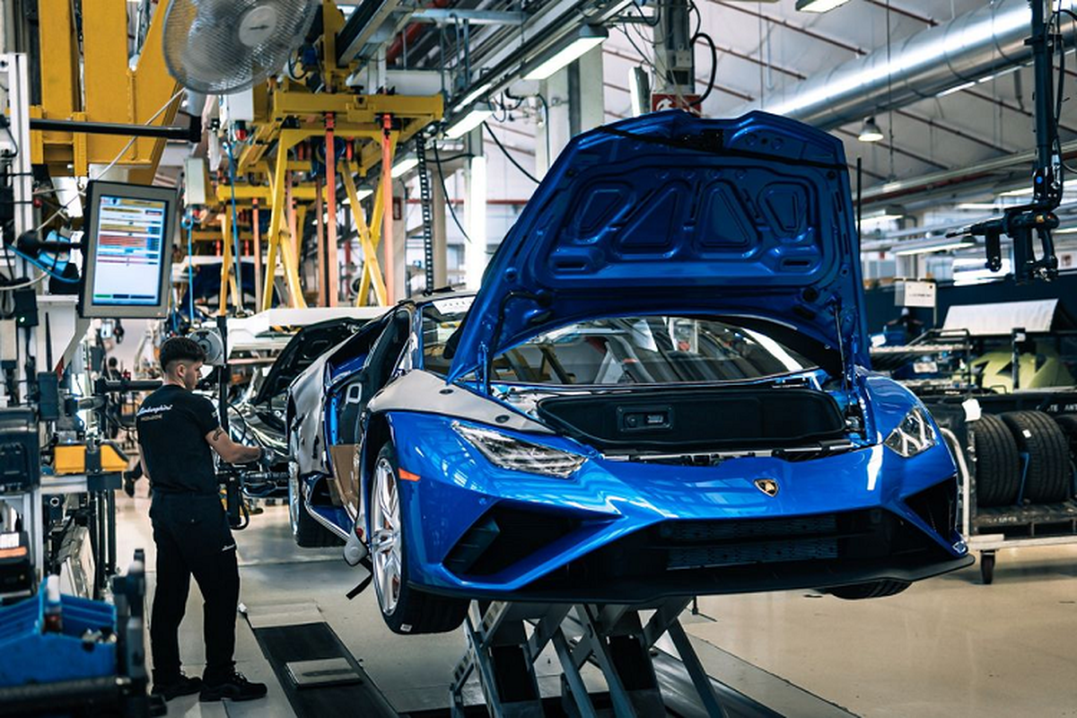 Lamborghini sắp ra 3 "siêu bò" mới sau nửa năm lập đỉnh doanh số - Hình 2 Lamborghini sap ra 3