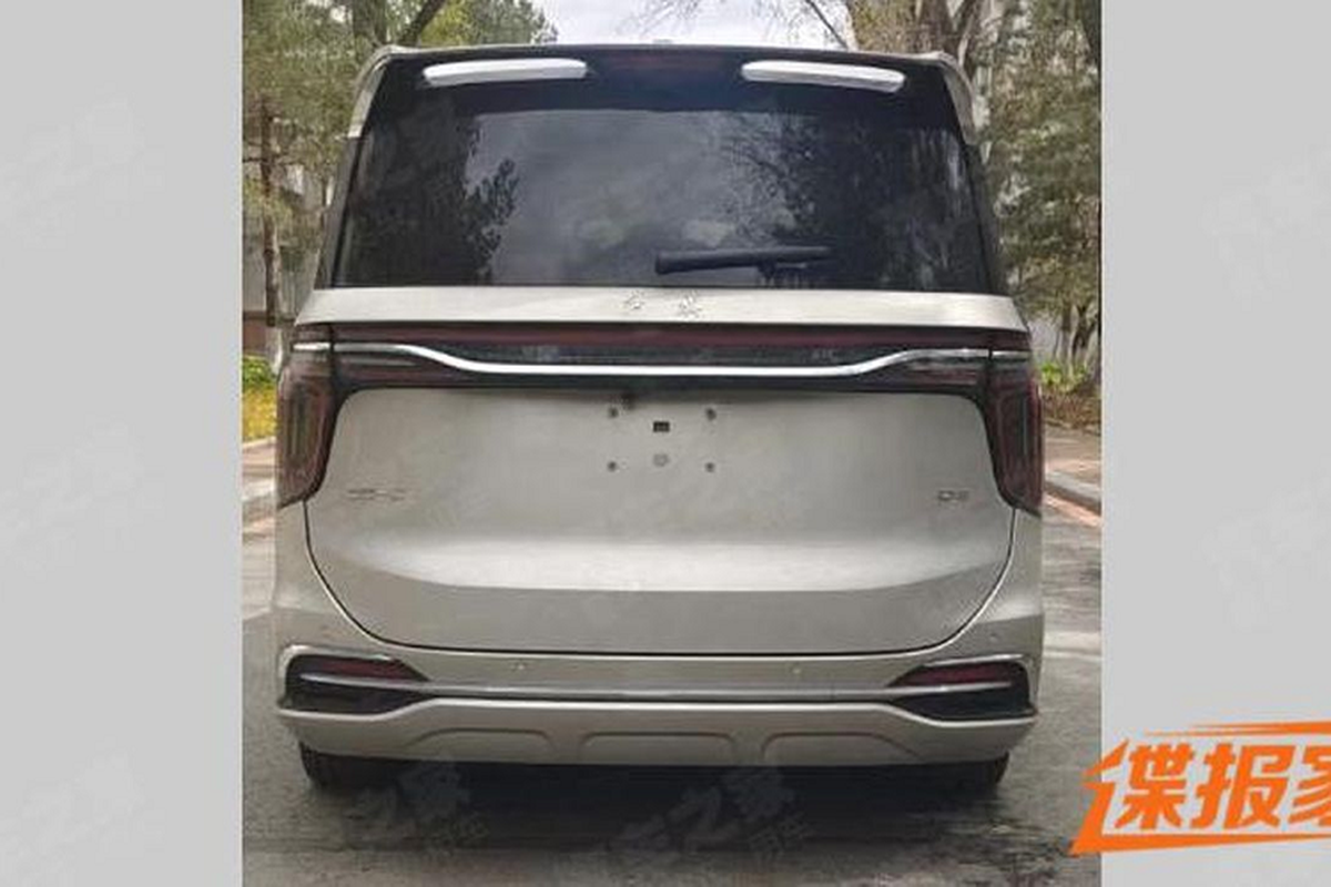 Lộ diện thiết kế Hồng Kỳ HQ9 - Mẫu MPV hạng sang "nhái" Lexus LM? - Hình 6 Lo dien thiet ke Hong Ky HQ9 - Mau MPV hang sang