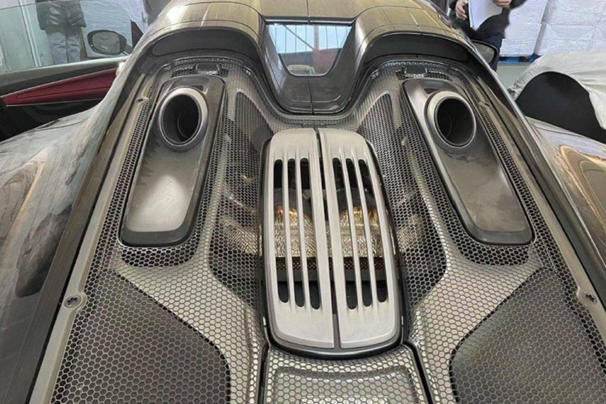 Porsche 918 Spyder nhập lậu đấu giá từ 33 tỷ đồng tại Trung Quốc - Hình 4 Porsche 918 Spyder nhap lau dau gia tu 33 ty dong tai Trung Quoc-Hinh-4