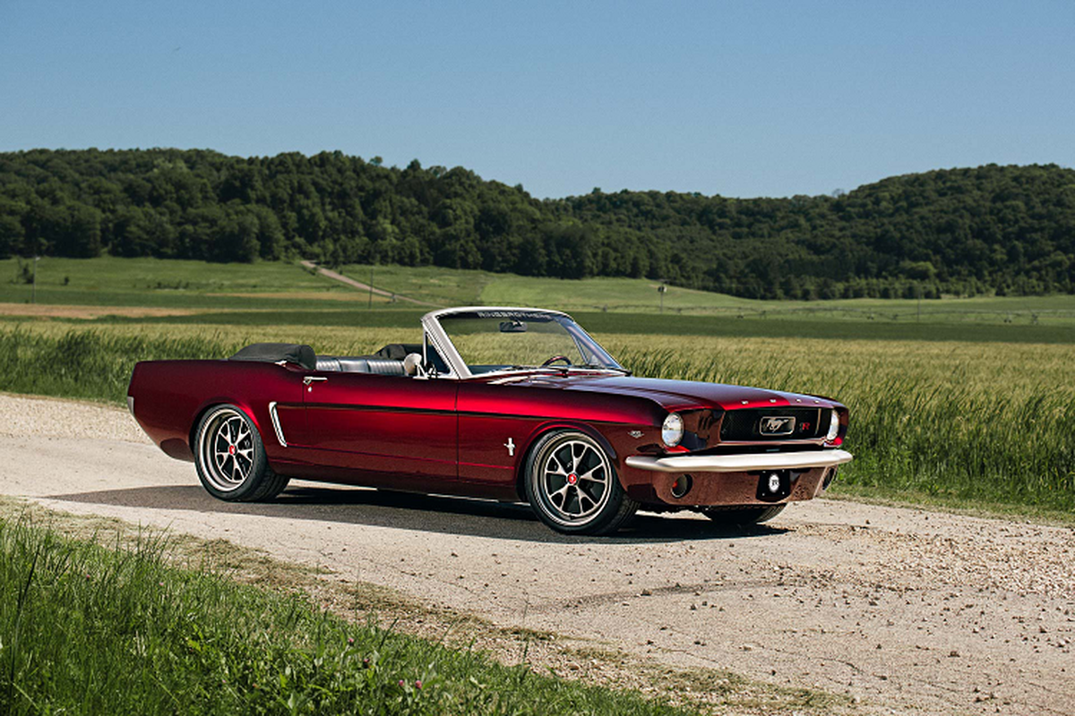 "Ông cụ" Ford Mustang 1964 hoàn mỹ sau 4,200 giờ trùng tu nhan sắc