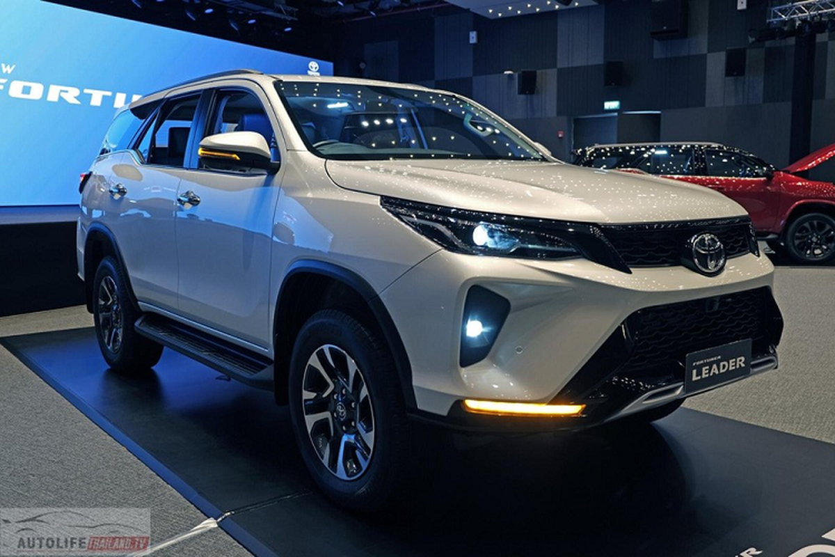 Toyota Fortuner Leader 2023 tu 888 trieu dong tai Thai Lan, sap ve VN-Hinh-7